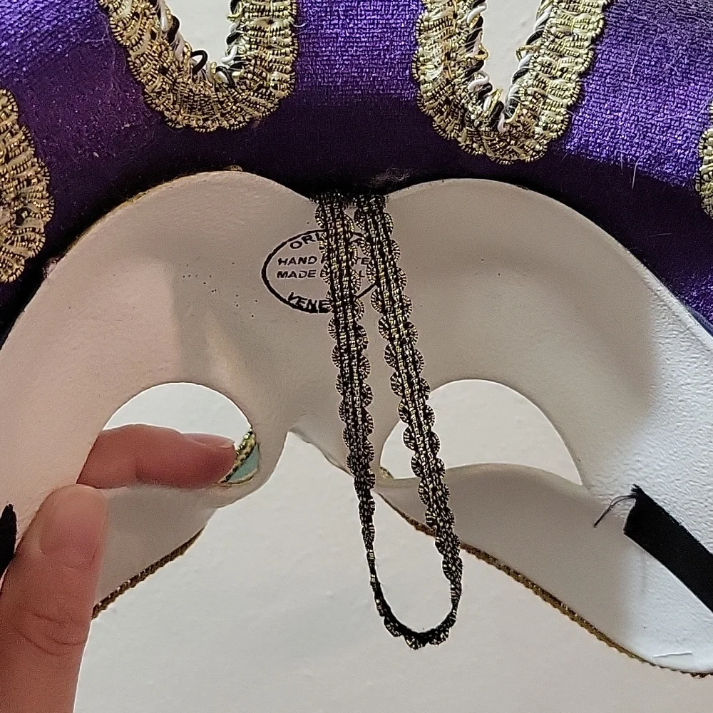Mask - Picture 5 of 10